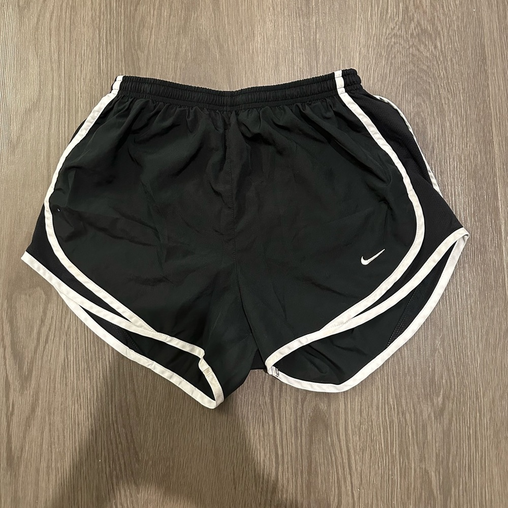 Women’s Nike Tempo Shorts- small